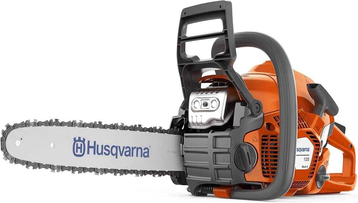 Test de la tronçonneuse Husqvarna 135 Mark II : puissance et précision
